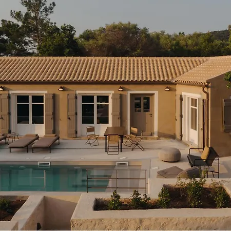 Villa F Topia